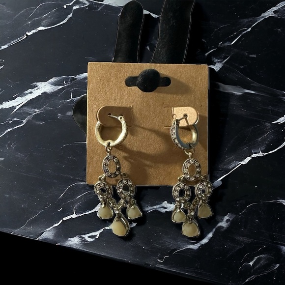 Vintage Signed Monet Chandelier Prong Set Stones Crystal Dangle Pierced Earrings - Picture 1 of 10